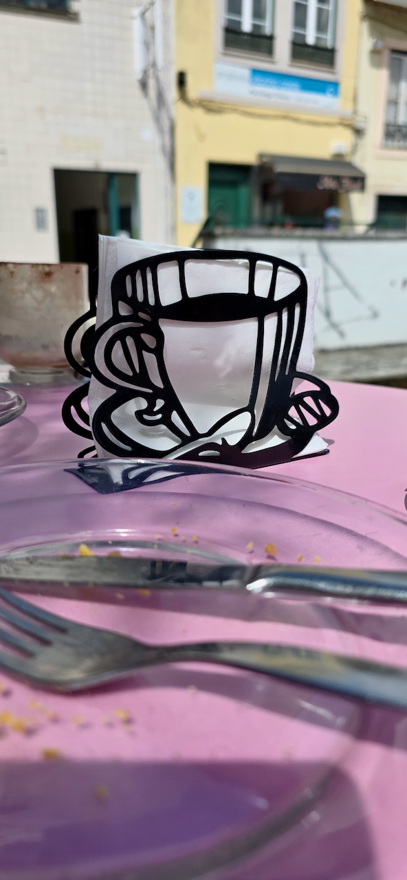 Kunstvoll auch im Café